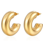 Big C- Shaped Hollow Earrings Gold / 18K