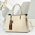 Beige / Dimensions: Length 27cm, Width 11.5cm, Height 20cm, Handle 15cm