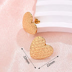 22x22mm (Needle Thickness: 0.7mm) / Wave Pattern Love Heart Earrings (Gold) / 1 Pair/Package