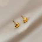 U226 Heart-Shaped Stud Earrings Gold