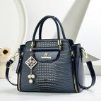 Blue / Dimensions: Length 24cm, Width 10cm, Height 20cm, Handle 9cm