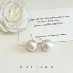 16mm M White Cotton Flower Bead