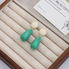 White and Green / Auricular needle