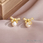 11#A Pair of Freshwater Pearl Earrings (S925 Silver Needle)