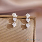 16#A Pair of Freshwater Pearl Earrings (S925 Silver Needle)