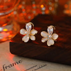 EH-1634 Creamy-white Flower Stud Earrings【Real Gold Plating Thickened Sapphire】