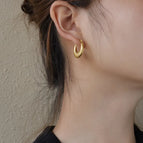 F478 Line C Line Earrings a Pair