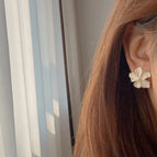 Pearl White Mosquito Coil Ear Clip