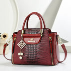 Jujube / Dimensions: Length 24cm, Width 10cm, Height 20cm, Handle 9cm