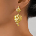 Golden / Heart-Shaped Asymmetric Ear Studs