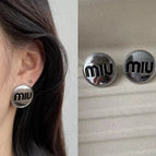 0466 Round Buckle Black Miu 925 Silver Needle