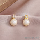 10#A Pair of Freshwater Pearl Earrings (S925 Silver Needle)