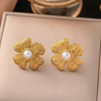 14 [Ag488] Pearl Petal Earrings Gold