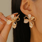 Retro Geometric White Flower Stud Earrings 3291