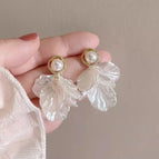 Shell Pearl Ear Clip