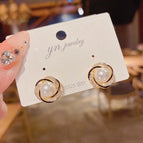 No. 70 Black Zircon Winding Pearl (Real Gold Plating)
