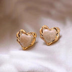 8#Gold-rimmed vine smudged white love earrings