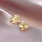 Four-petal Flower Heart Cat's Eye Stone