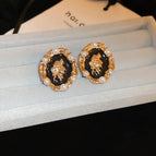 26#Silver Needle-Black-Oval Portrait