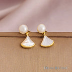 11#A Pair of Pearl Earrings (S925 Silver Needle)