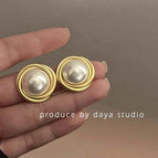 Pearl Metal Edge Ear Clip
