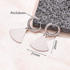 20x21mm / Light Gold Scallop Earrings (Steel Color) / 1 Pair/Package
