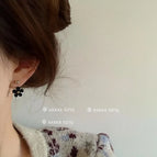 Black small fafa stud earrings