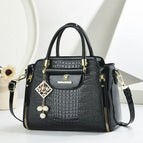 Black / Dimensions: Length 24cm, Width 10cm, Height 20cm, Handle 9cm