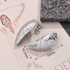 32x14.5mm (Needle Thickness: 0.5mm) / Embossed Irregular Shaped Earrings (Steel Color) / 1 Pair/Package