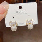 No. 23 Three-Dimensional Bow Pearl Stud Earrings (Thick Real Gold Plating)