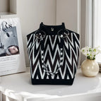 Black and white rhombus lines