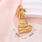 24x24mm (Needle Thickness: 0.7mm) / Flowing Line Love Heart Earrings (Gold) / 1 Pair/Package