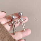 30#Gray Pearl Bow Mosquito Coil Ear Clip