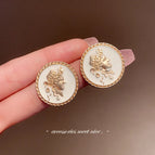 AQ1753 Asia Gold Avatar White Round Disc