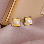 18#A Pair of Pearl Earrings (S925 Silver Needle)