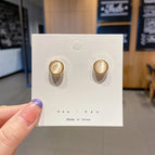 24#White cat's eye stone