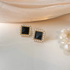 126# black square pearl stud earrings