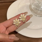 2# white pearl flower earrings