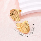 24.5x31mm (Needle Thickness: 0.7mm) / Leaf Pattern Scallop Earrings (Gold) / 1 Pair/Package