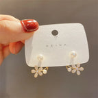 Flower pearl earrings