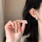 Metal lace pearl stud earrings