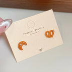 Br05 Crescent Bread with Diamond