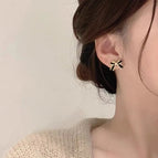 1671 Ear Clip