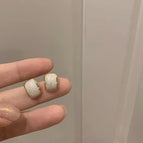 White-Ear Clip