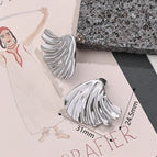 24.5x31mm (Needle Thickness: 0.7) / Leaf Pattern Scallop Earrings (Steel Color) / 1 Pair/Package