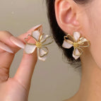 RETRO Geometric Flower Stud Earrings ~ 3291