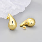 Comma Stud Earrings (Medium Gold)