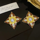 30# Four-Petal Flower Stud Earrings (Aa3023)