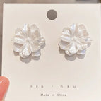 36#-White Flower Ear Studs