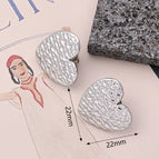 22x22mm (Needle Thickness: 0.7mm) / Wave Pattern Love Heart Earrings (Steel Color) / 1 Pair/Package